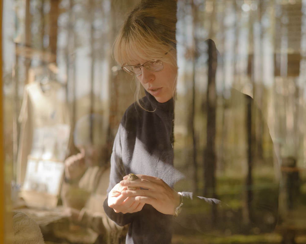 Olga Sibiryakova, researcher and lecturer. She has come to the Curonian Spit as a volunteer more than once; this time she arrived directly from Kamchatka, where she had been doing observations and environmental monitoring from a research vessel.